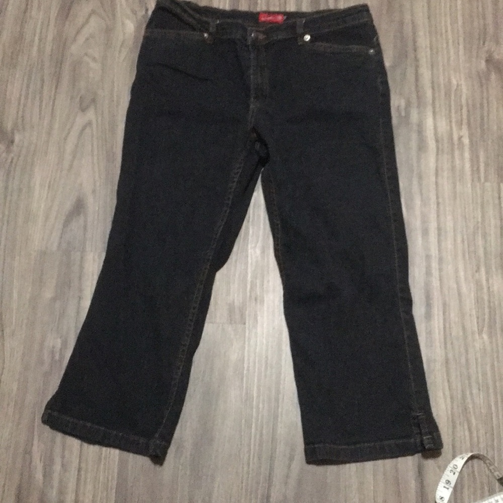 Apple Bottoms blue jean capris size 14